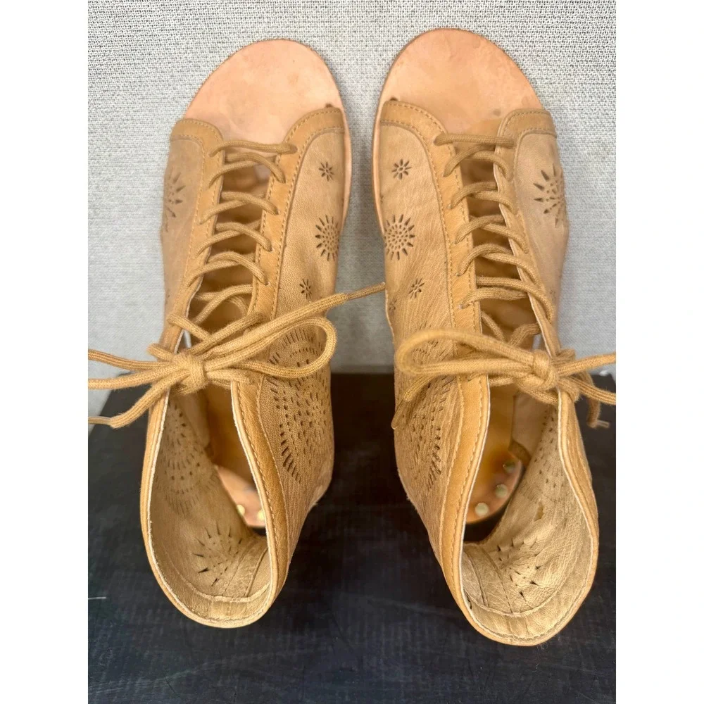 Koolaburra leather gladiator